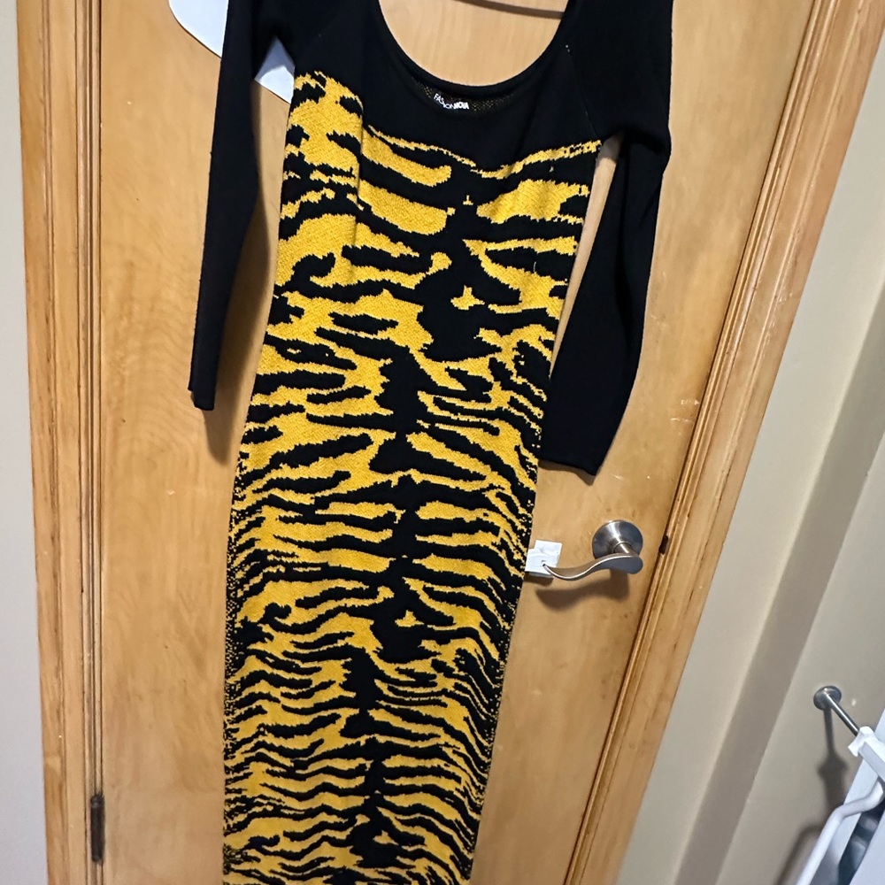 Fashion Nova Black & Yellow Tiger-Print Maxi Dress